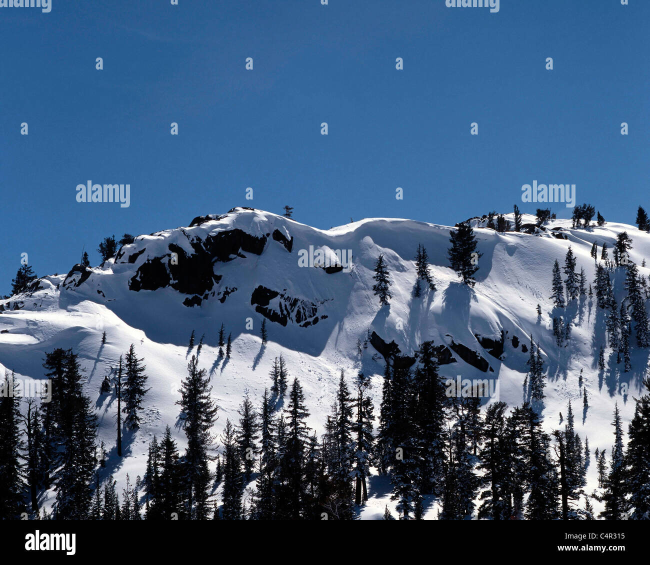 Snow-covered ridge above Carson Pass, California, USA Stock Photo