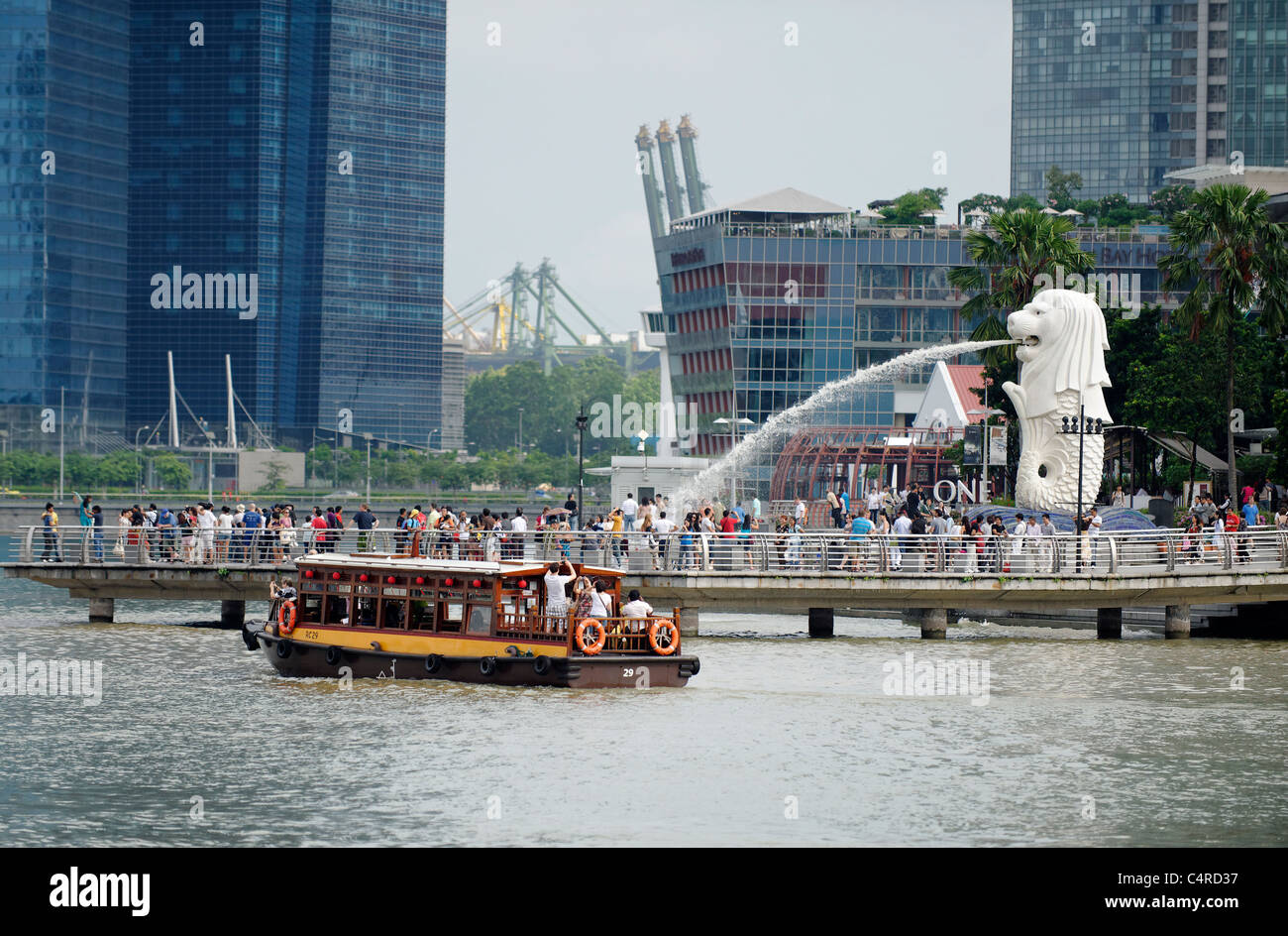 Merlion in marina bay hi-res stock photography and images - Alamy