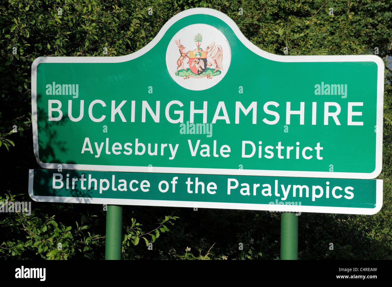 Green Buckingham County Sign in the Aylesbury Vale District - Birthplace of the Paralympics Sign Stock Photo