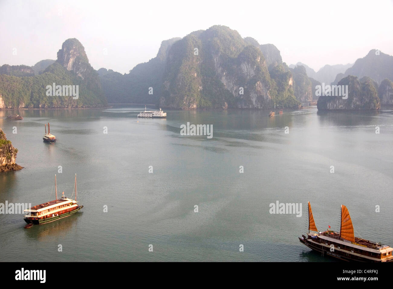 Vietnamese junk boats on Ha Long Bay, Vietnam Stock Photo