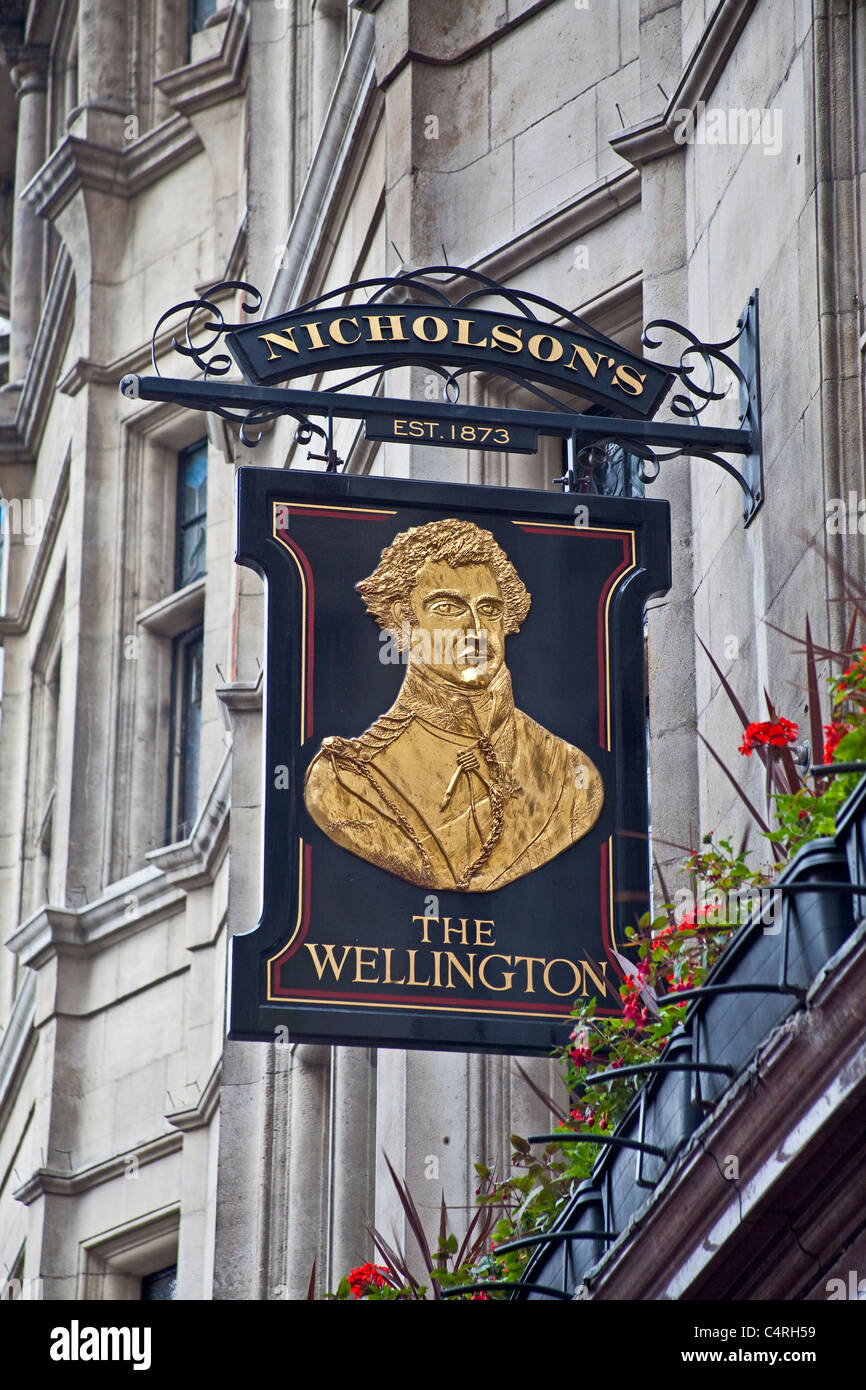 London, Wellington Street The Wellington June 2011 Stock Photo Alamy