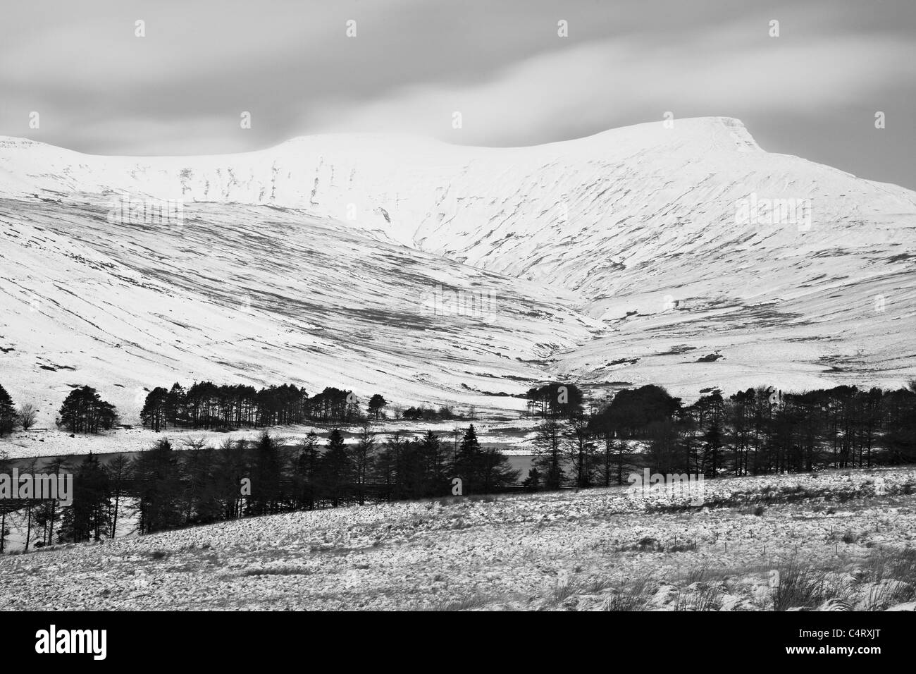 Corn Du and Pen y Fan with Upper Neuadd Reservoir, Brecon Beacons National Park, Wales Stock Photo