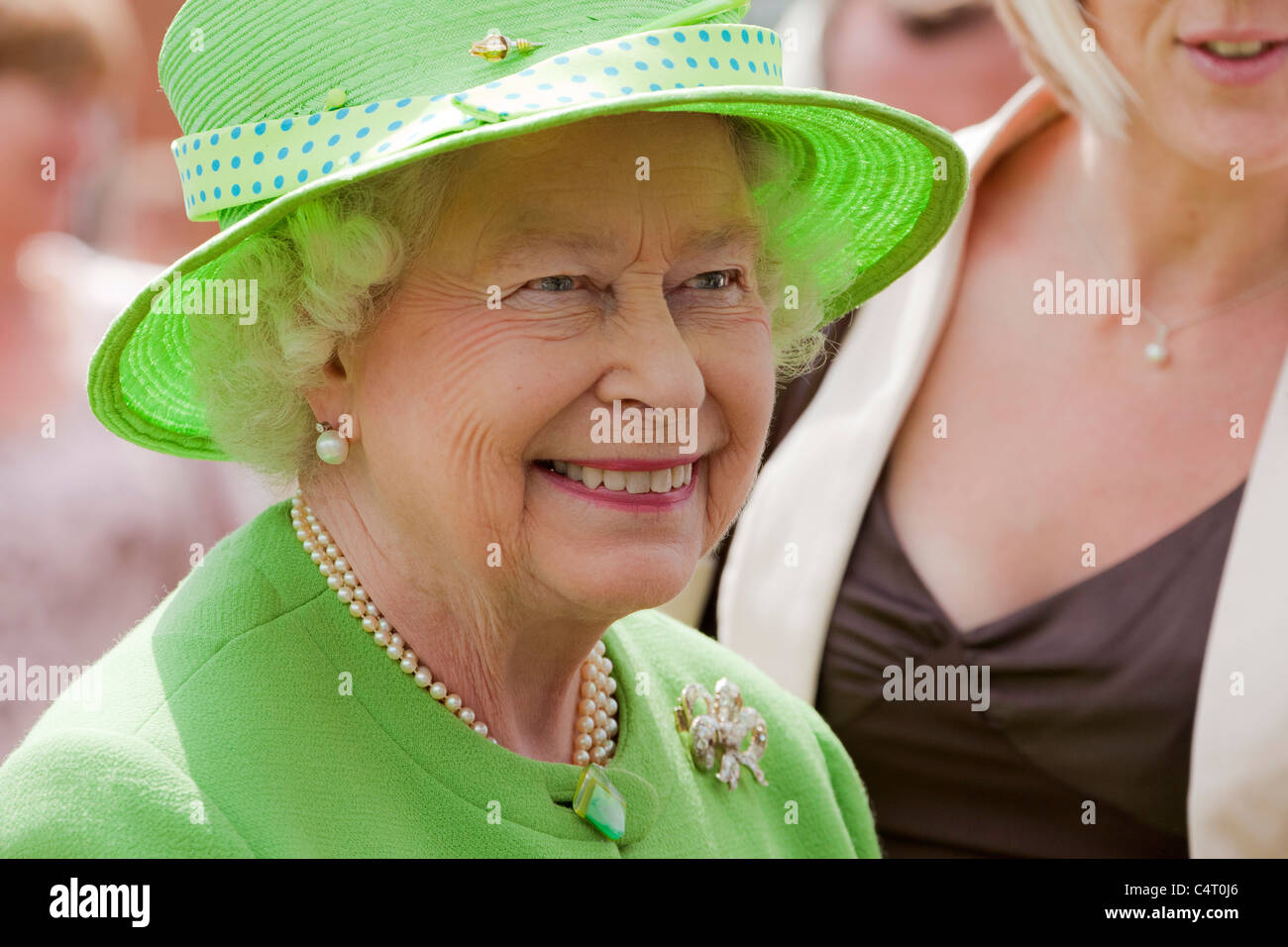 Her Majesty Queen Elizabeth II smiling dressed in green hat and coat. JMH5009 Stock Photo