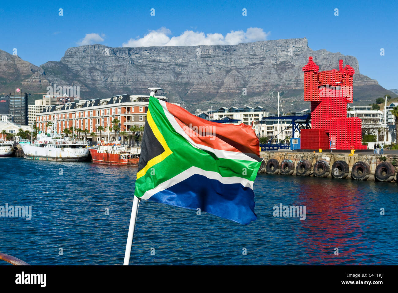 Elliot the Crate fan and South African Flag with Table Mountain view from V&A Waterfront Stock Photo