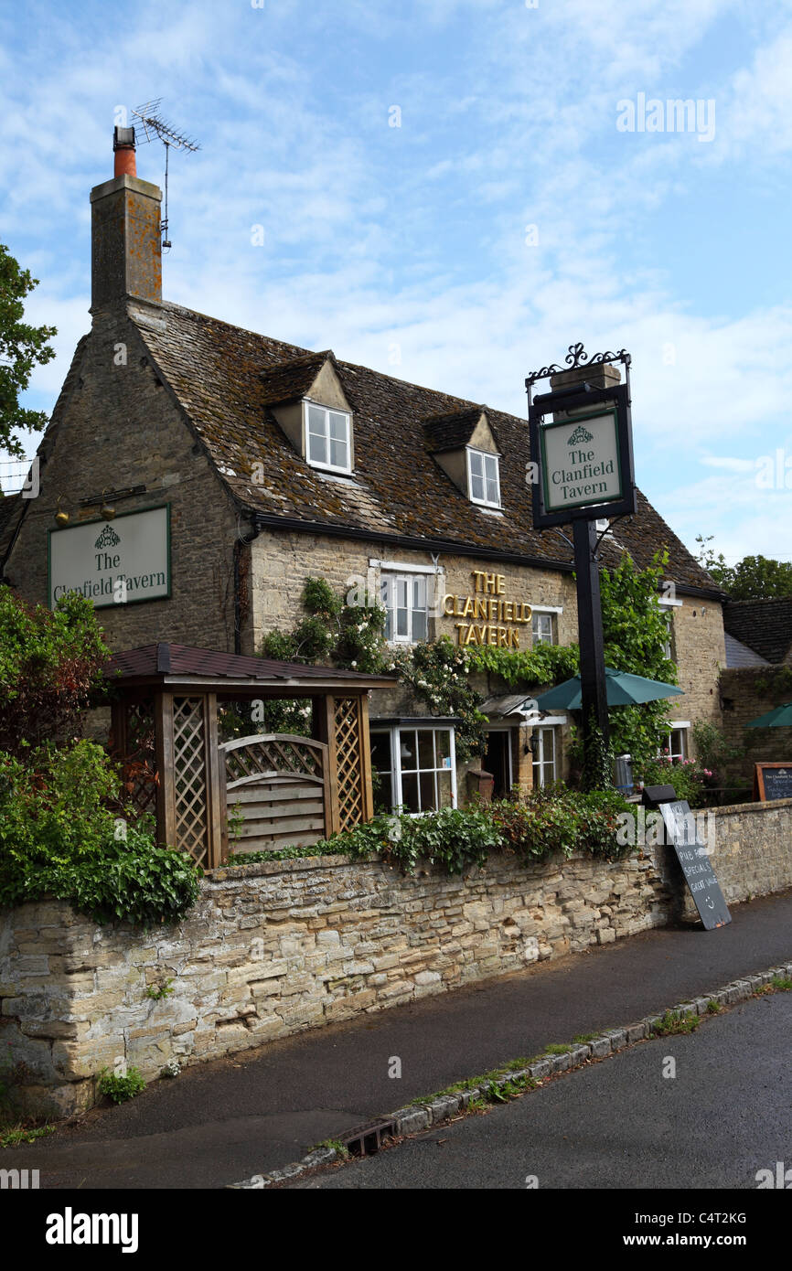 Bampton oxfordshire hires stock photography and images Alamy