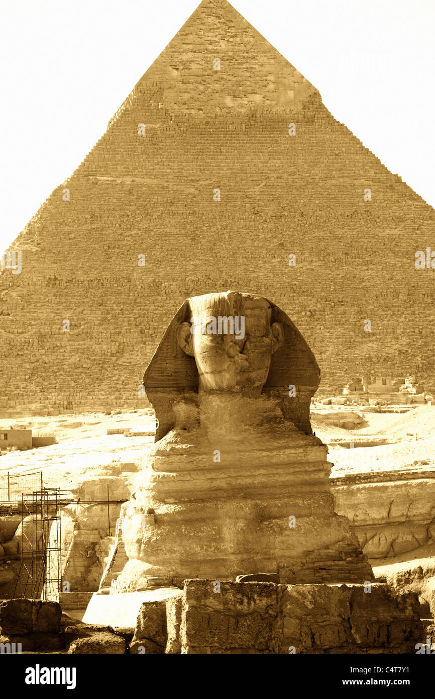The Great Sphinx and the Pyramid of Khepre on the Giza Plateau, Cairo ...