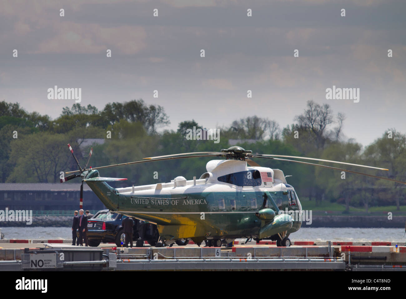 President Obama and staff enter Marine One after his speech at Ground Zero Stock Photo