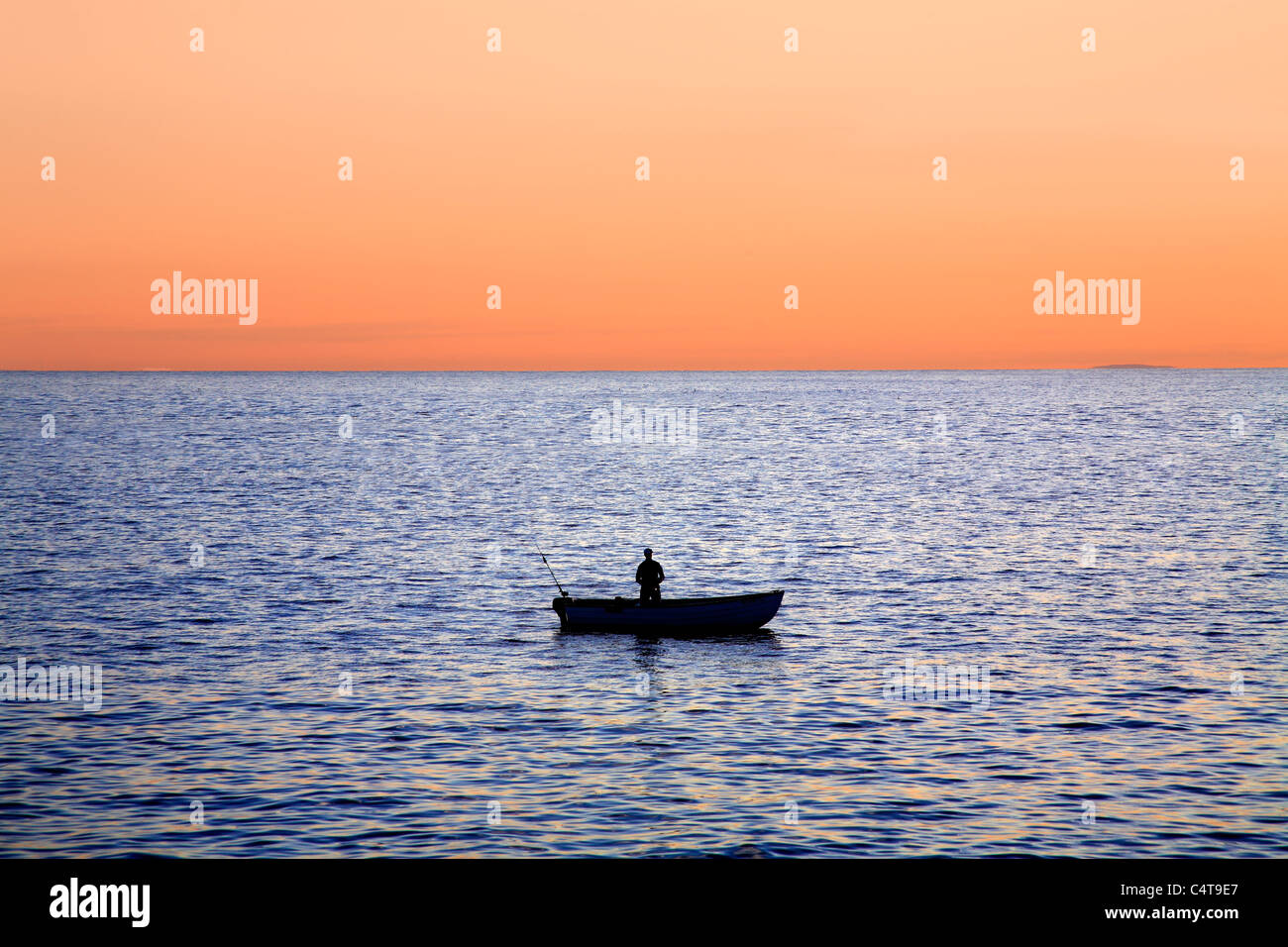 Fishing boat in sunset sea hi-res stock photography and images - Alamy