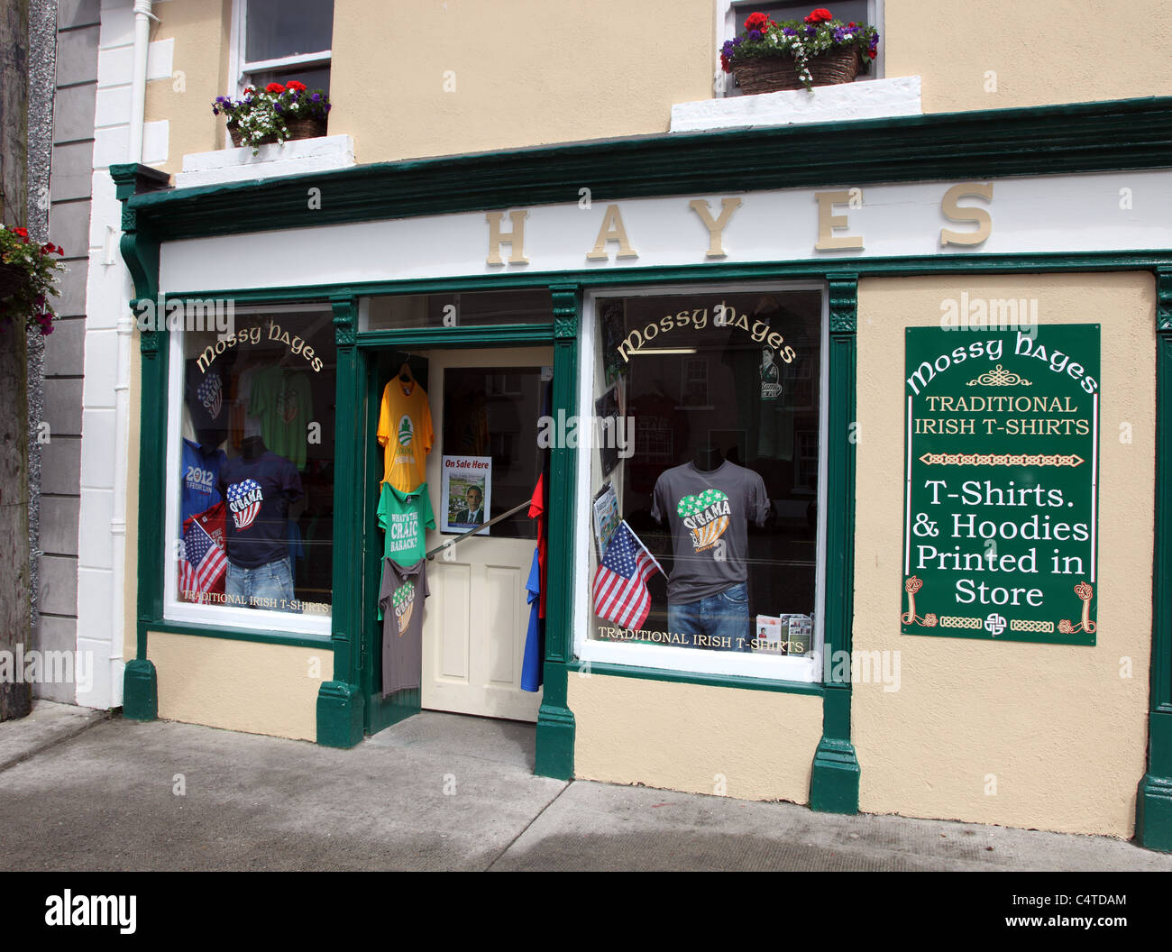 Mossy Hayes T shirt shop, Moneygall, Co. Offaly, Ireland, hometown of Obama's great great great grandfather Falmouth Kearney Stock Photo