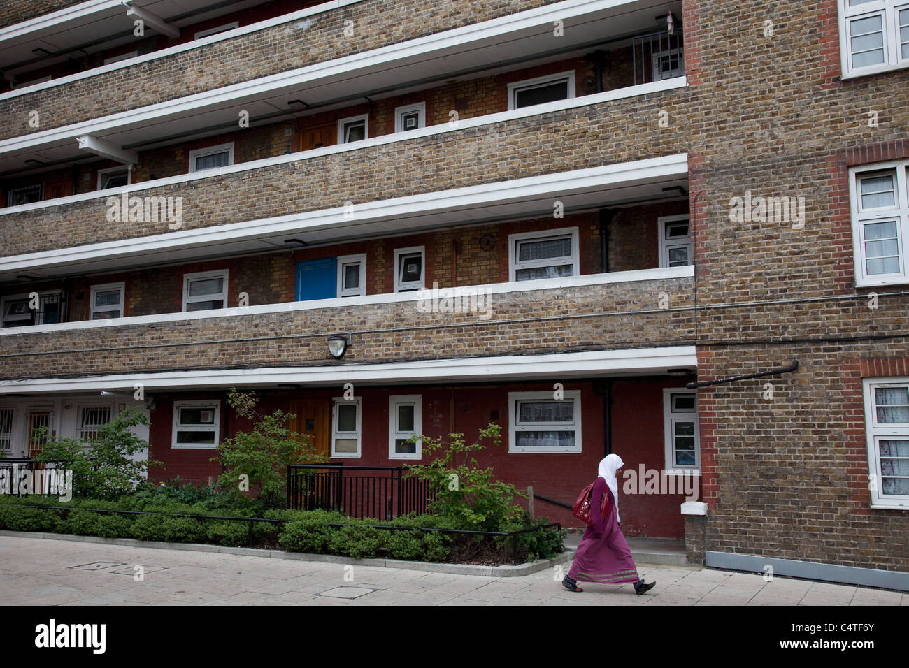 Council flats in Tower Hamlets, East London. A poor, over populated area  with many living in small homes in high rise blocks Stock Photo - Alamy