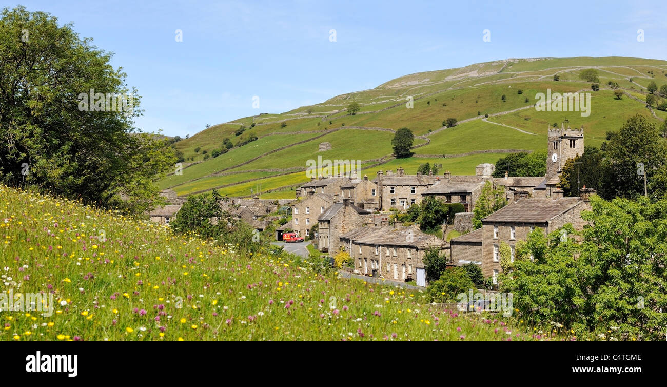 Muker village and Kisdon Hill in Swaledale, Yorkshire, England Stock Photo