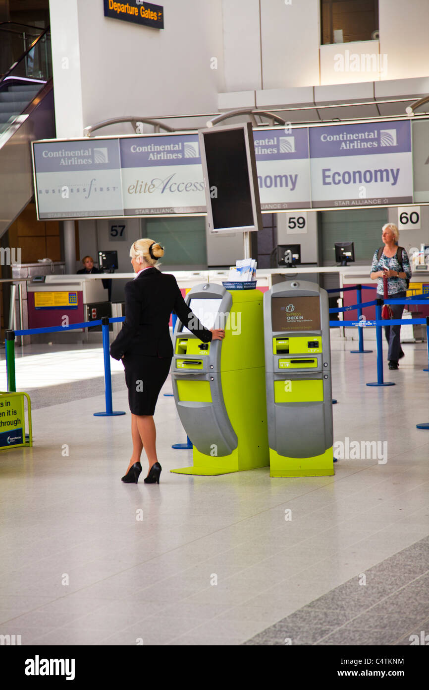 Manchester airport terminal 2 hi-res stock photography and images - Alamy