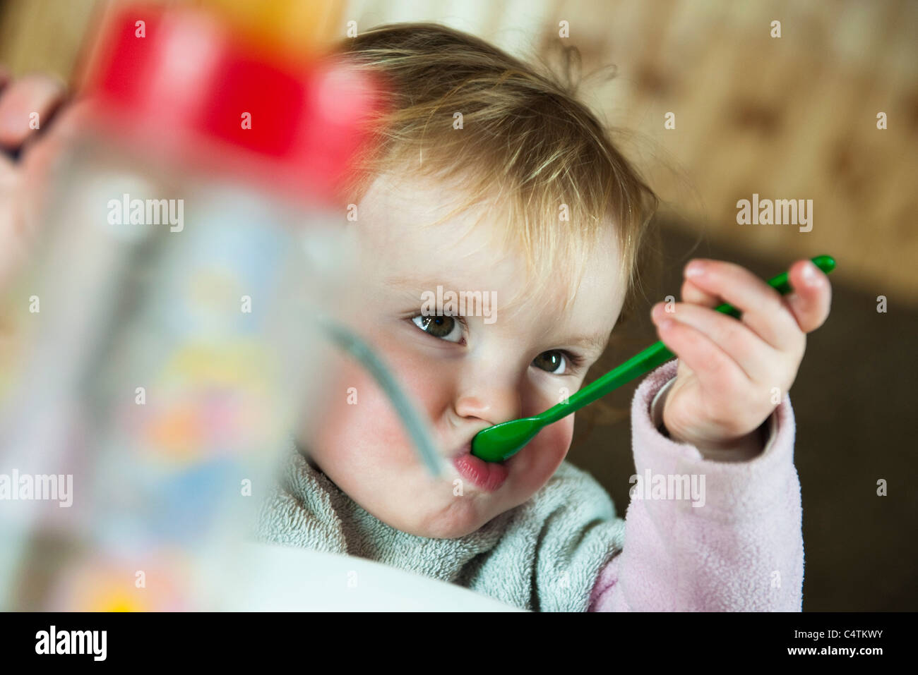 Hold 12 spoons hi-res stock photography and images - Alamy