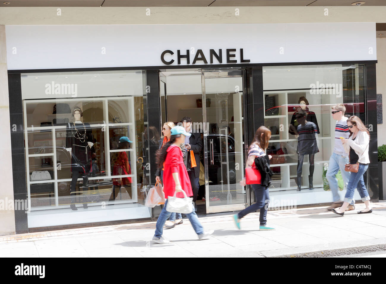 Chanel outlet hi-res stock photography and images - Alamy