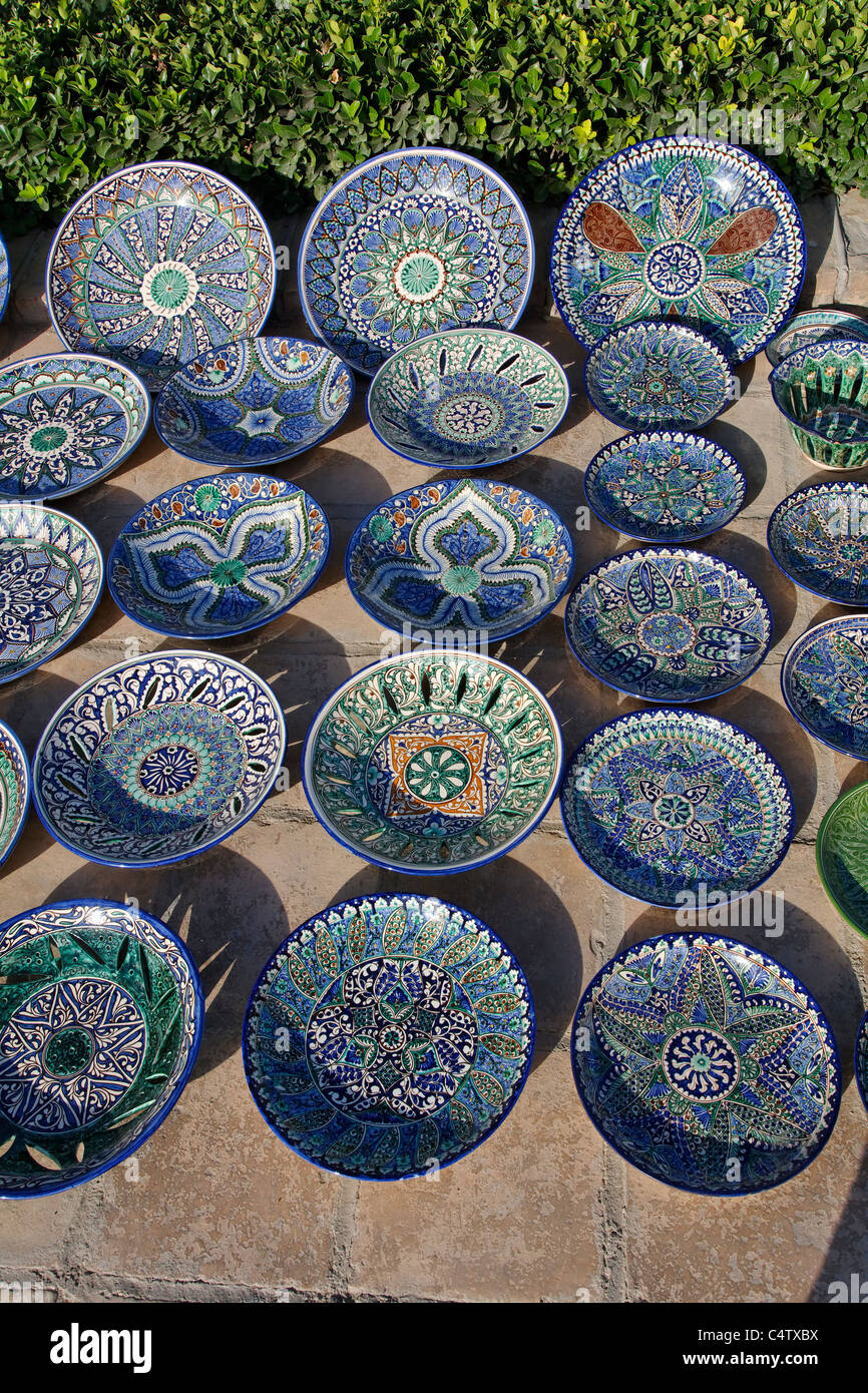 Uzbekistan Samarkand souvenir plates for sale Stock Photo Alamy