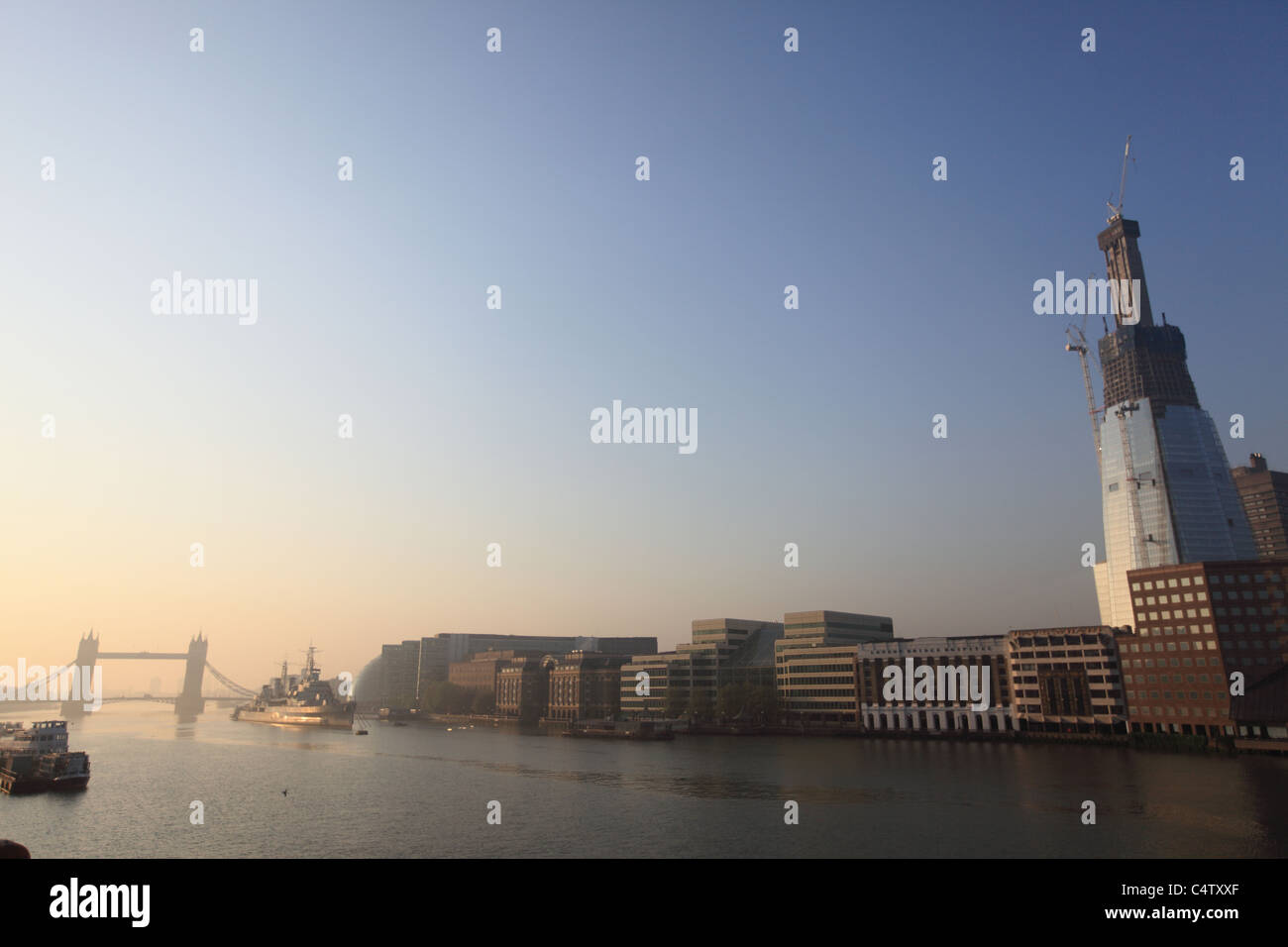 Shard glass hi-res stock photography and images - Alamy