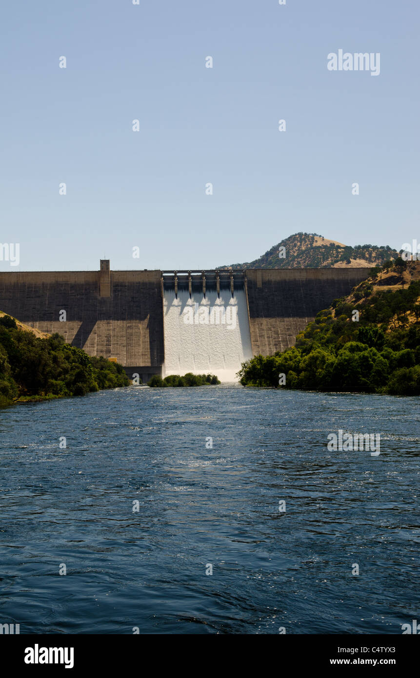 Pine Flat Dam on the Kings River, at flood stage from the spring snow