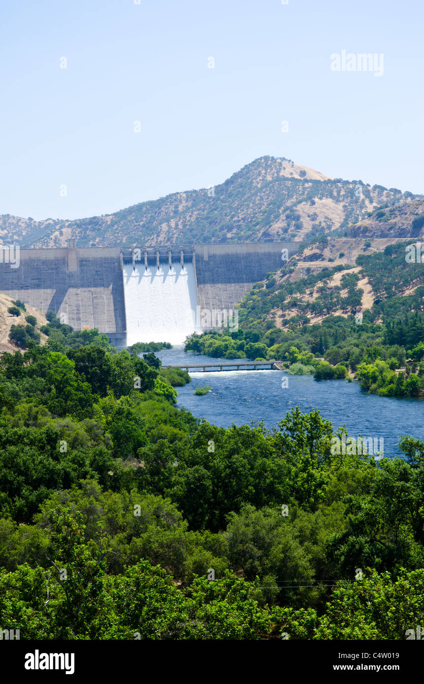 Pine Flat Dam on the Kings River, at flood stage from the spring snow