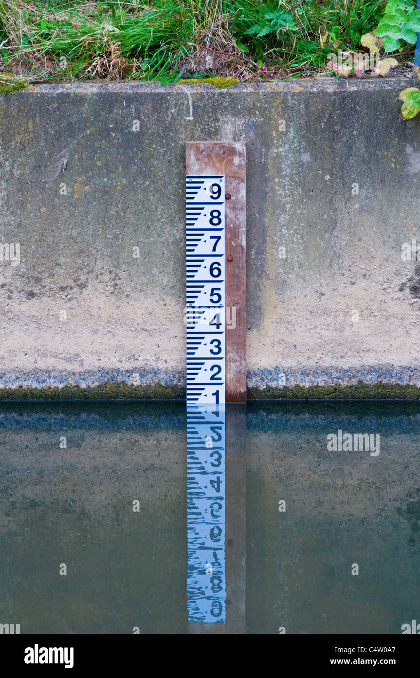Water level gauge england hires stock photography and images Alamy