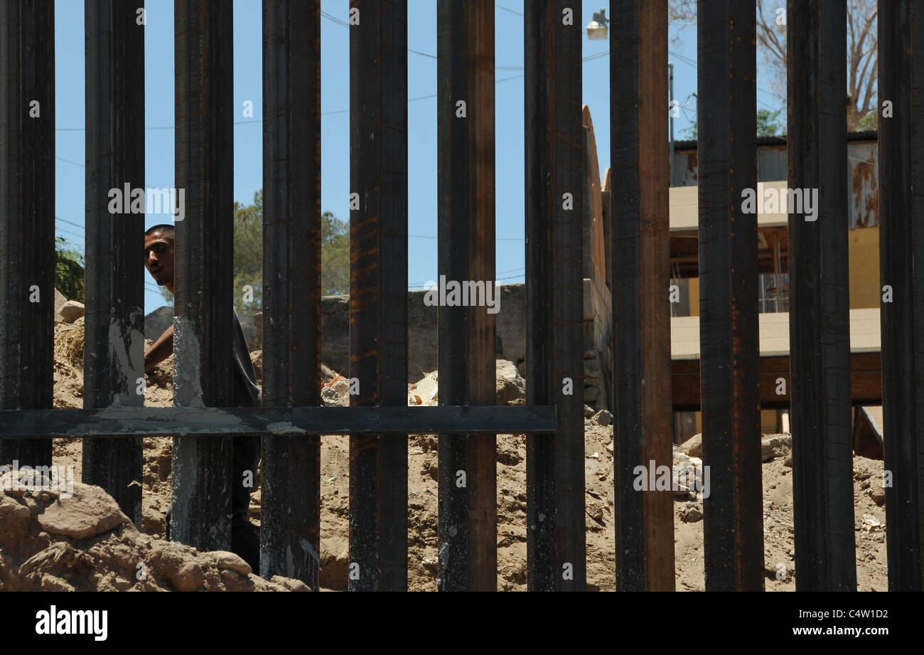 Replacement of the border wall at Nogales, Arizona, USA, and Nogales ...