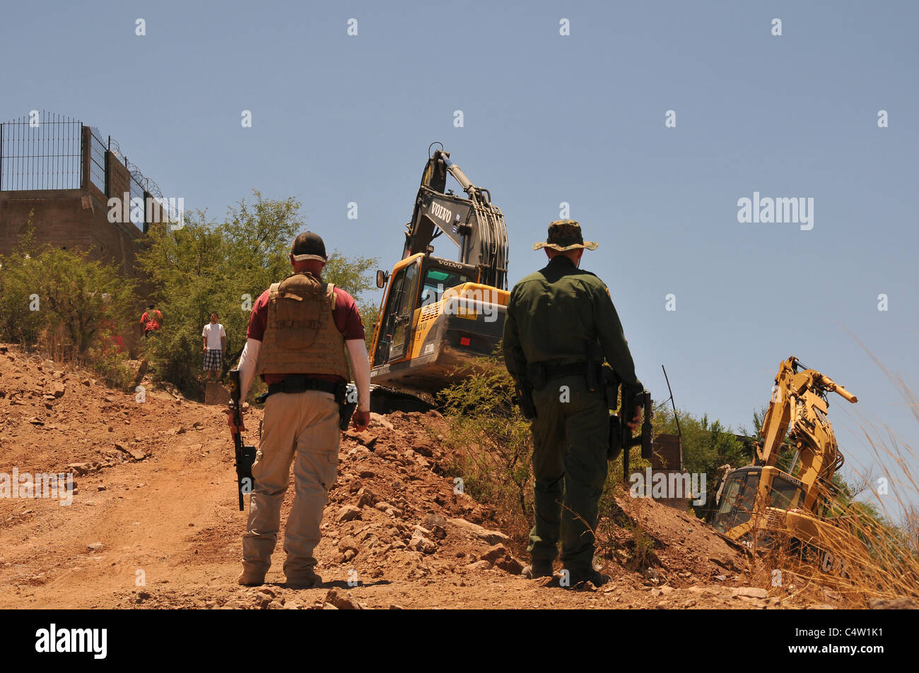 Replacement border wall nogales arizona hi-res stock photography and ...