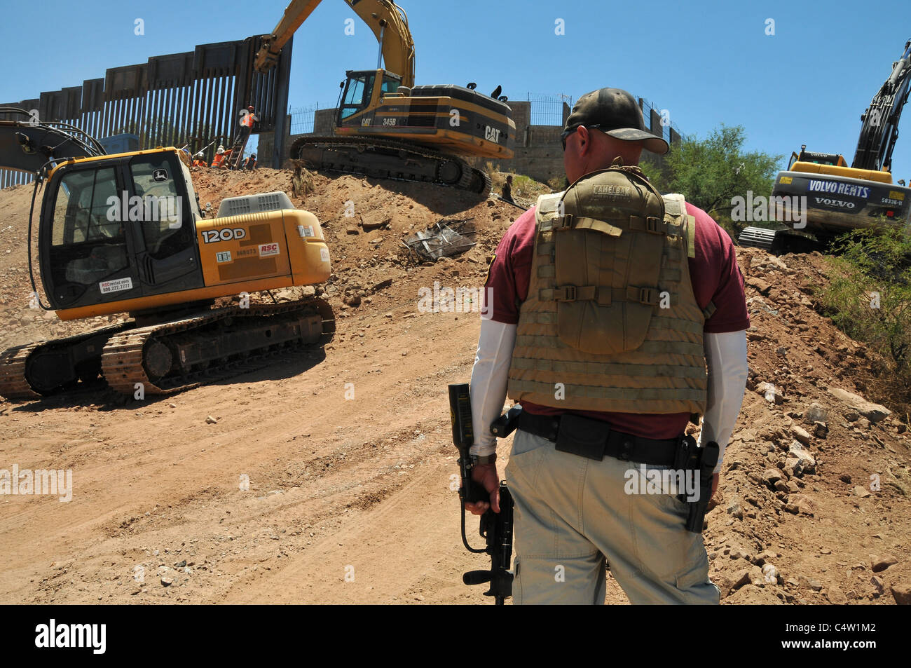 Replacement of the border wall at Nogales, Arizona, USA, and Nogales ...