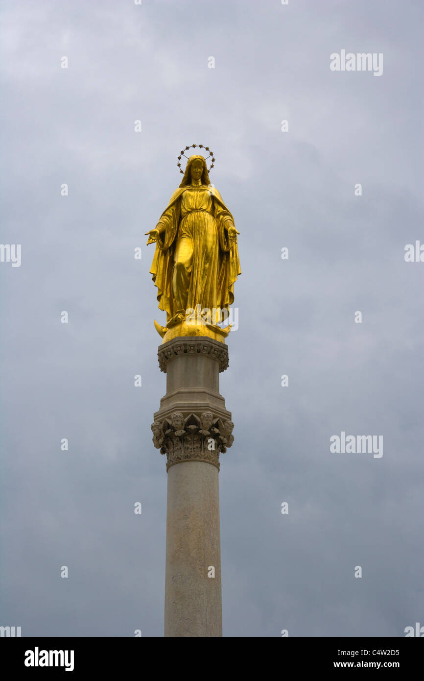 Statue blessed virgin mary hi-res stock photography and images - Alamy