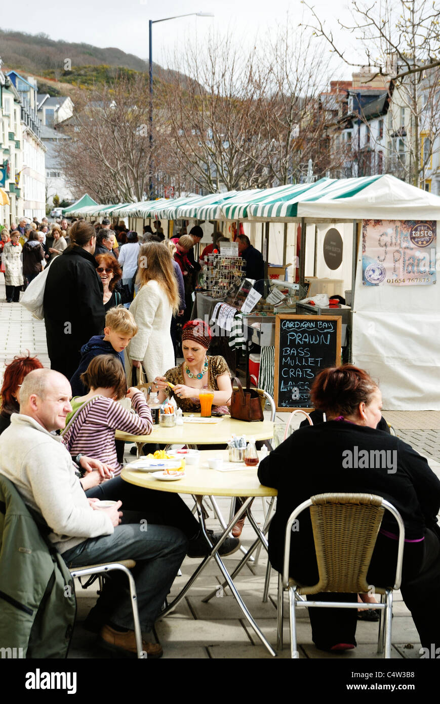 Farmers market and cafe hi-res stock photography and images - Alamy