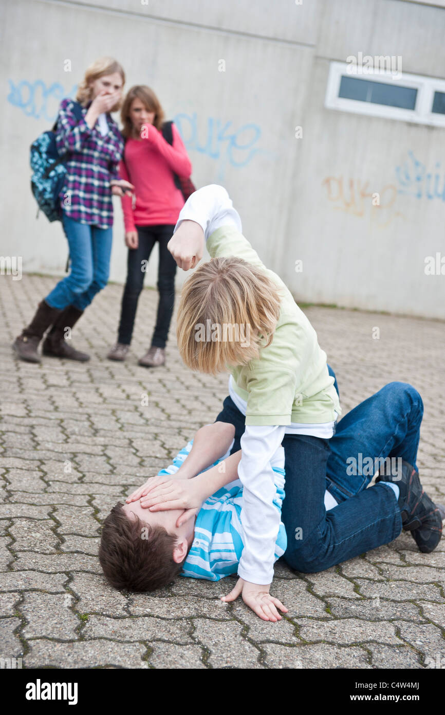 Teenagers Fighting Stock Photo - Alamy