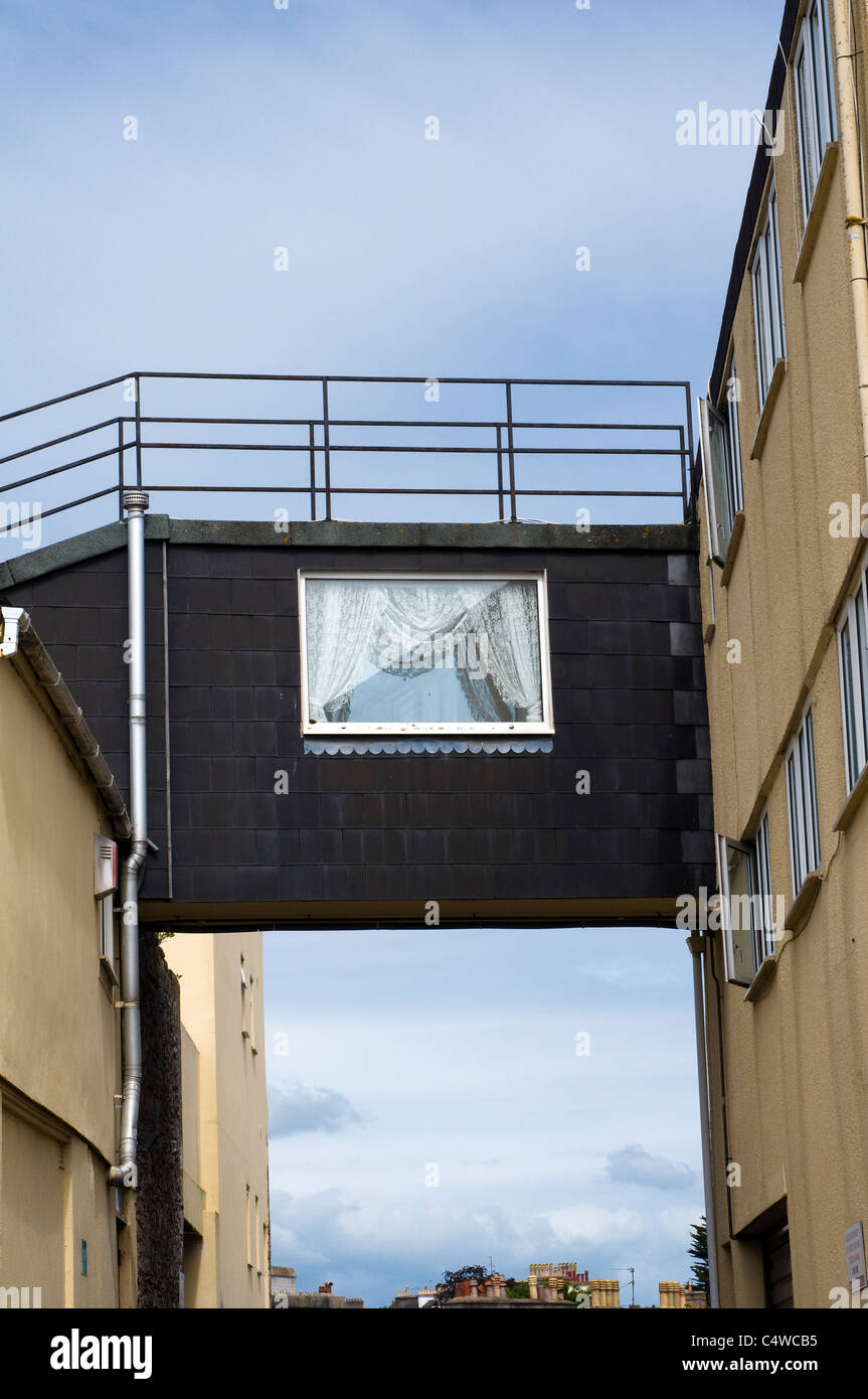 should i buy a house with flying freehold