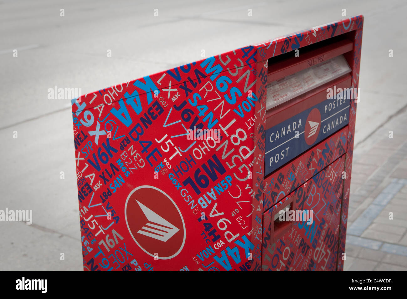 A Canada Post (Poste Canada) mailbox is pictured in Winnipeg Stock Photo -  Alamy
