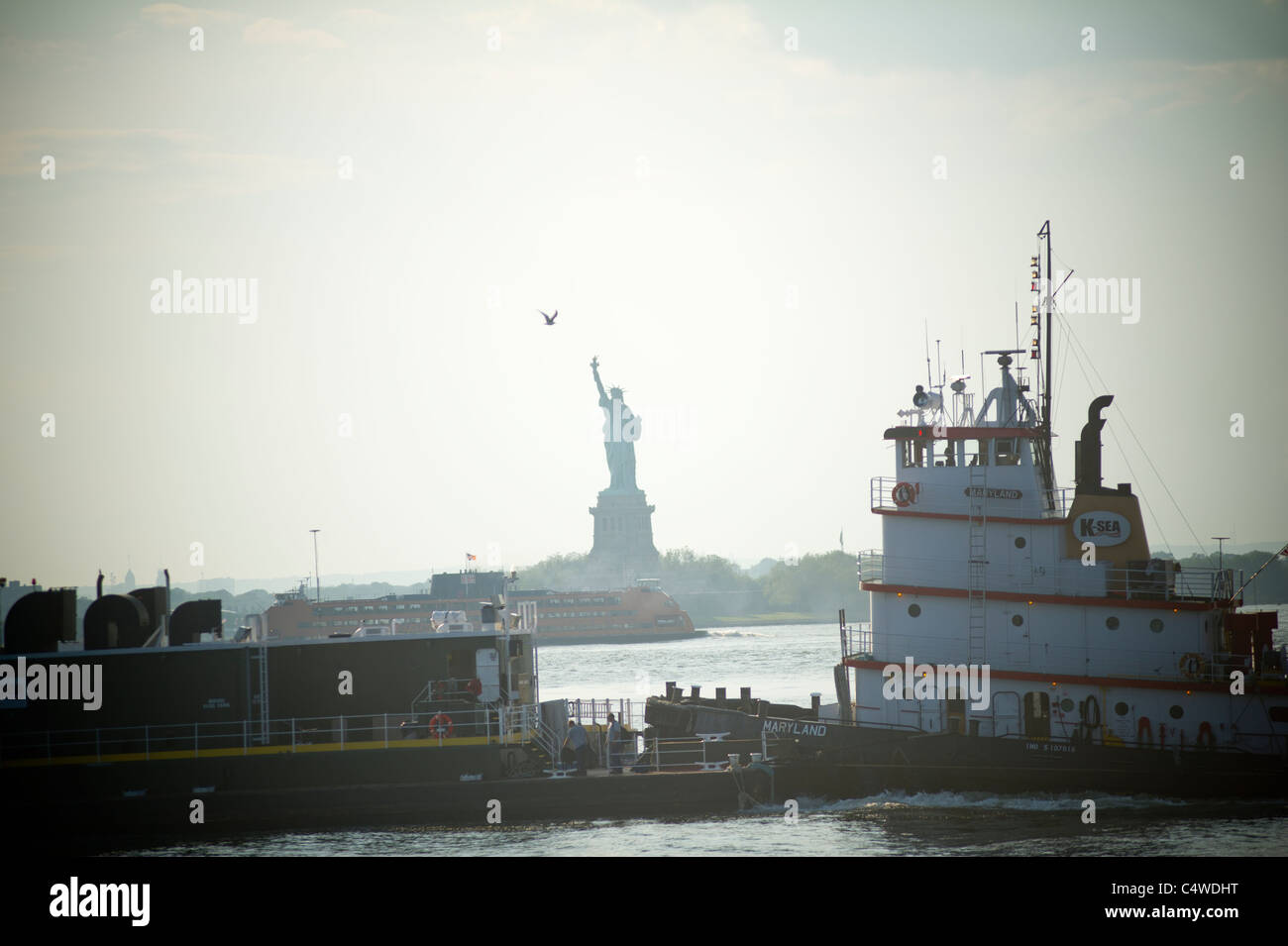 The K-Sea tugboat Maryland with a barge in the New York and New Jersey  harbor Stock Photo - Alamy