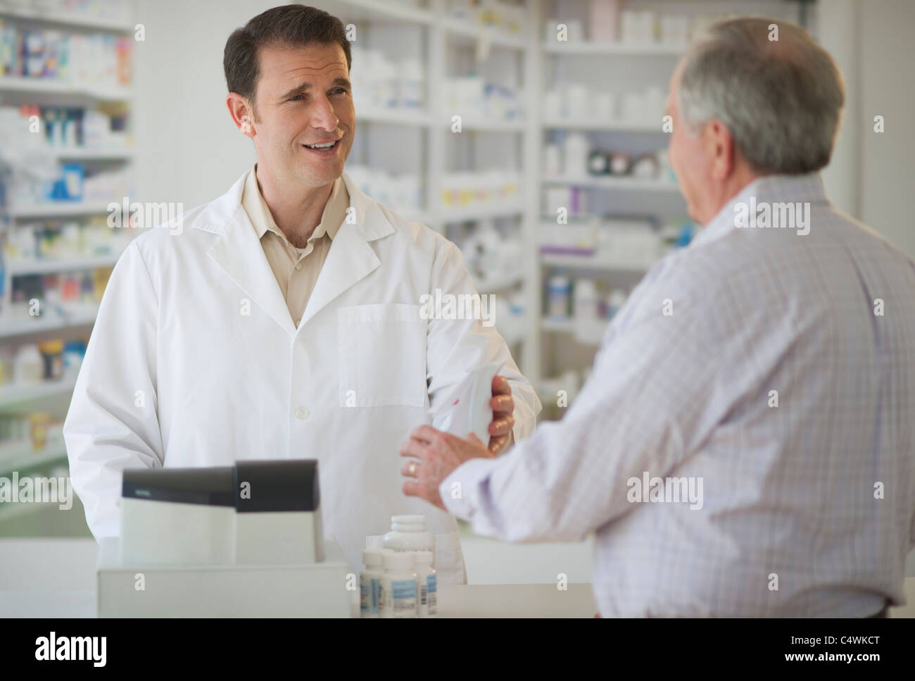 USA,New Jersey,Jersey City,Pharmacist explaining use of medicine to patient Stock Photo
