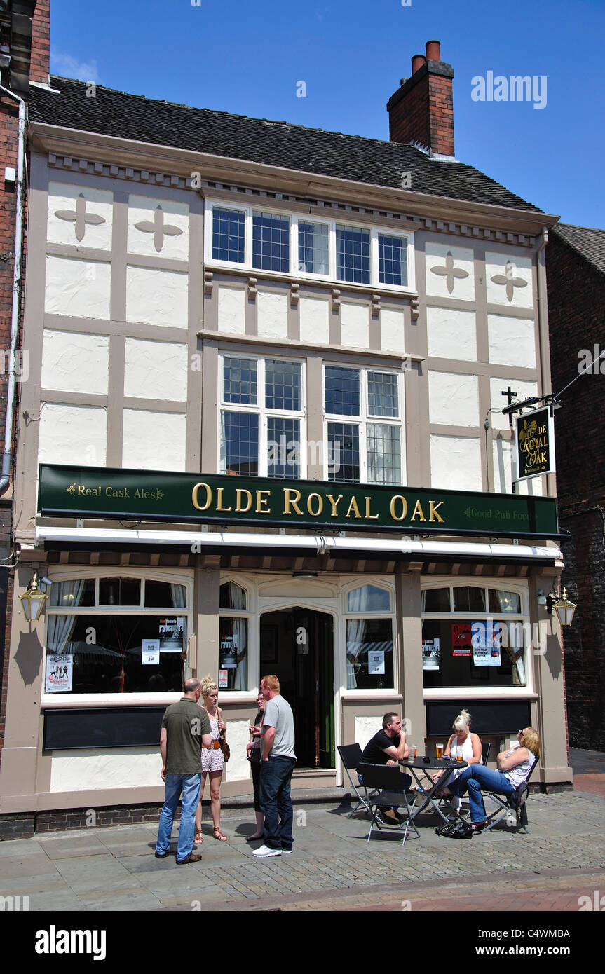 Olde Royal Oak Pub, Market Square, Burton upon Trent, Staffordshire