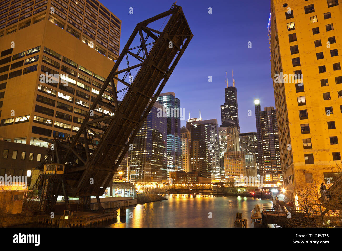 Chicago river lighting hi-res stock photography and images - Alamy