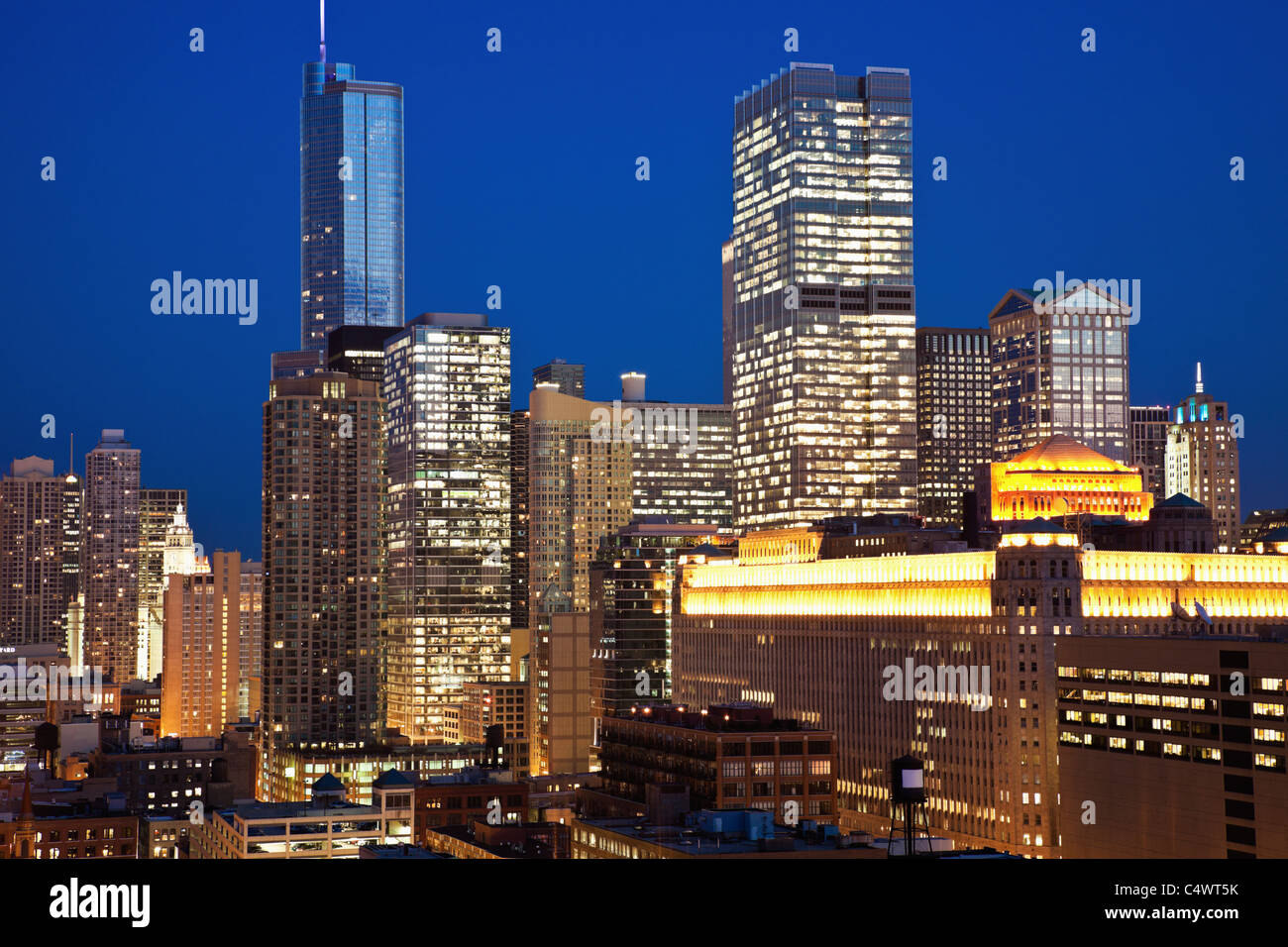 Usa illinois chicago merchandise mart hi-res stock photography and ...
