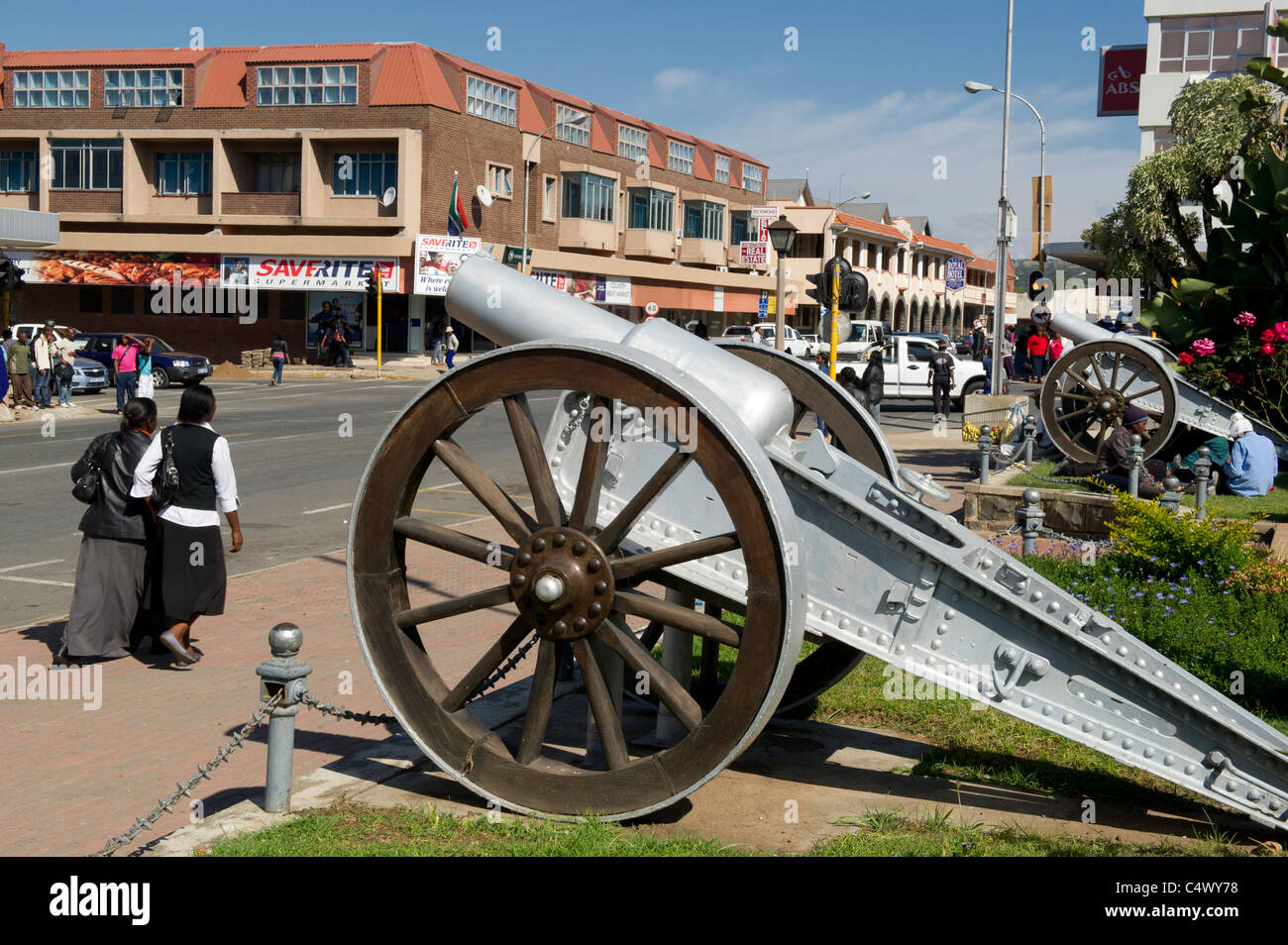 Castor and Pollux, two cannons used in the Siege, now standing in front