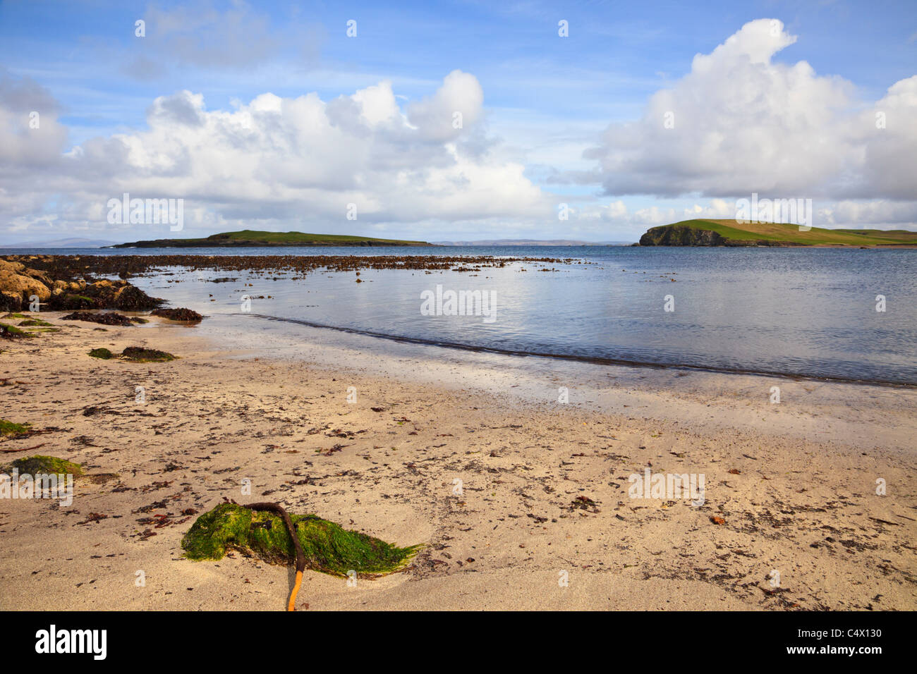 Ness of Melby, Sandness, Shetland Islands, Scotland, UK. Empty sandy beach and view across the bay to Melby Holm island Stock Photo