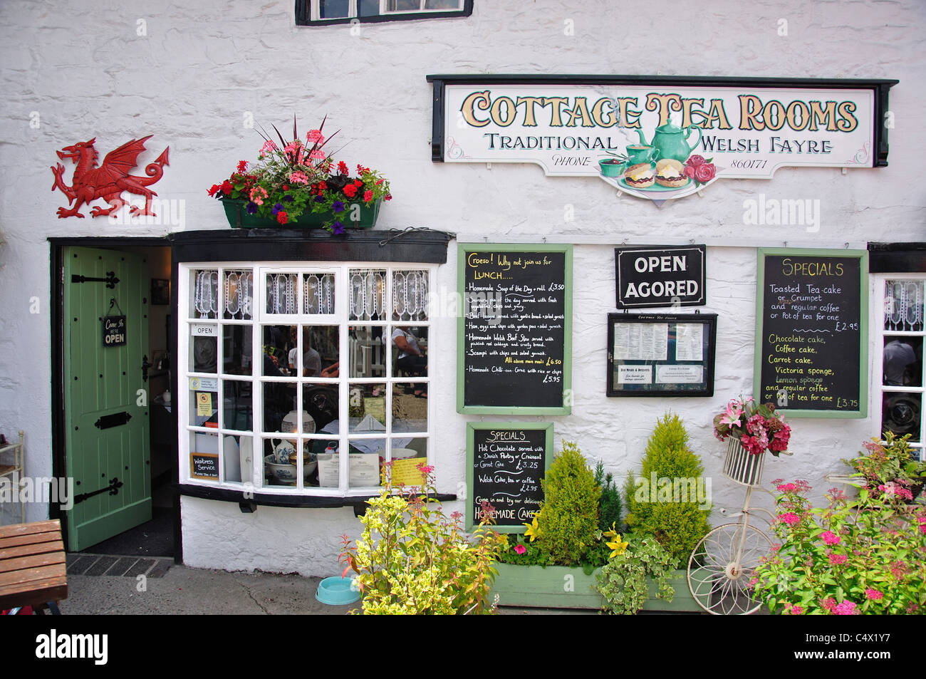 Cottage Tea Rooms, Castle Street, Llangollen, Denbighshire (Sir Ddinbych), Wales, United Kingdom Stock Photo