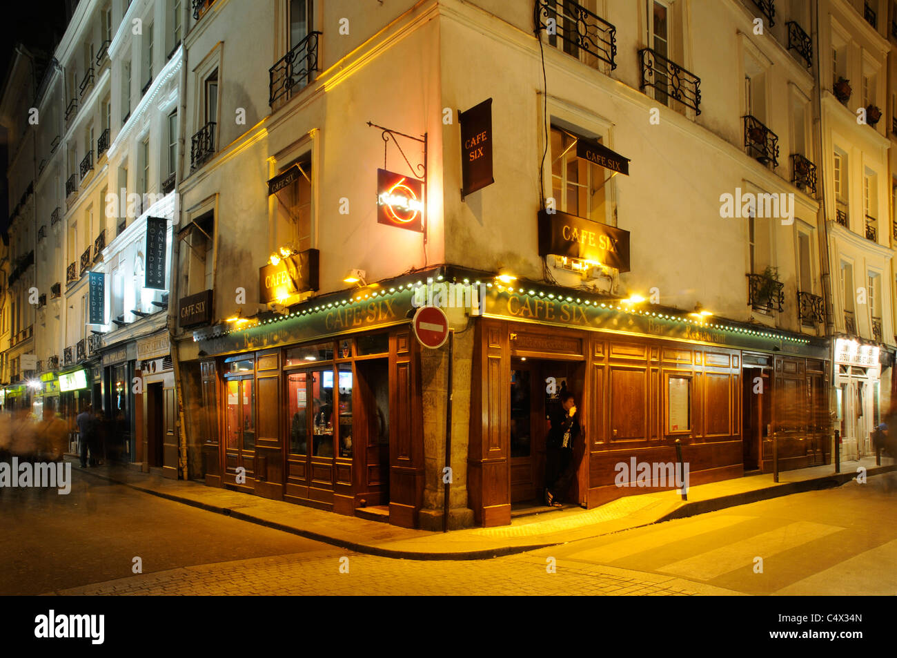 Paris street night hi-res stock photography and images - Alamy