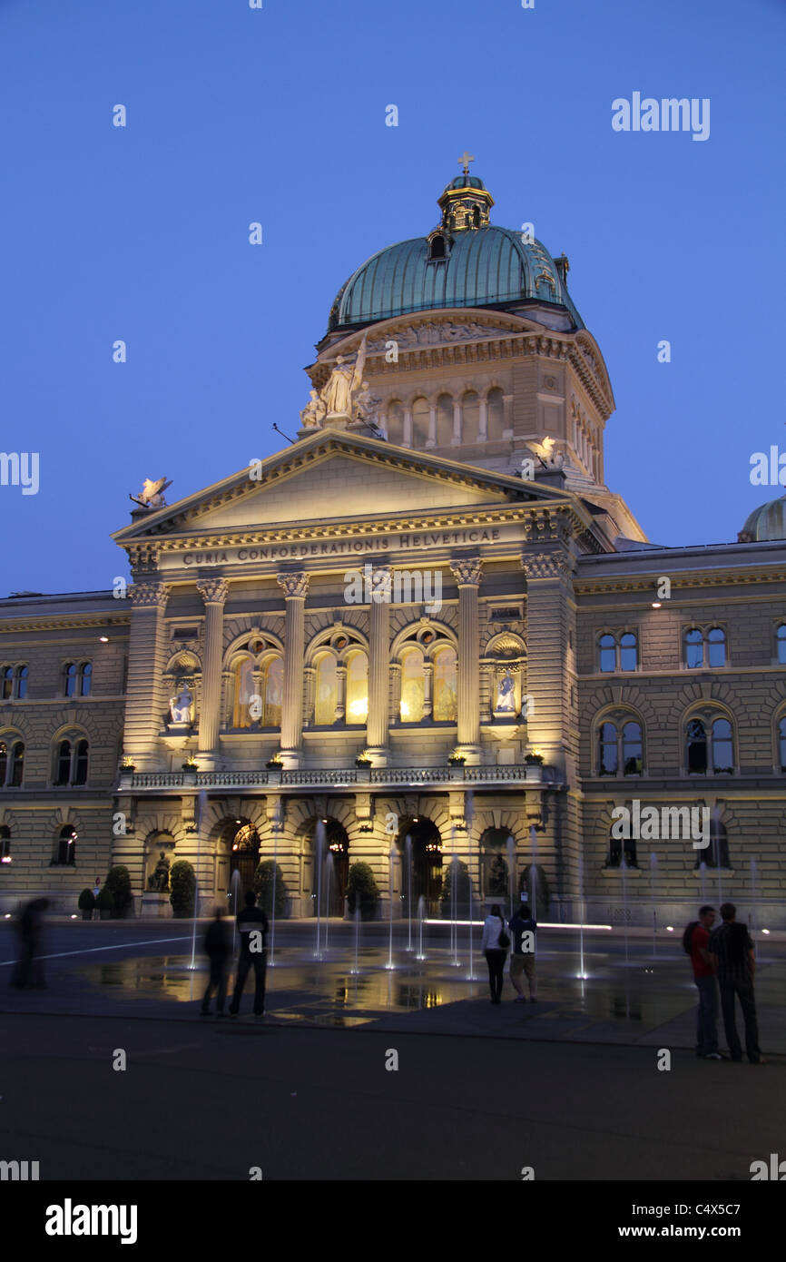 Bern, Florentine-style parliament building, Bundeshaus at dusk @ Bundesplatz with 26 fountains representing every Swiss canton Stock Photo