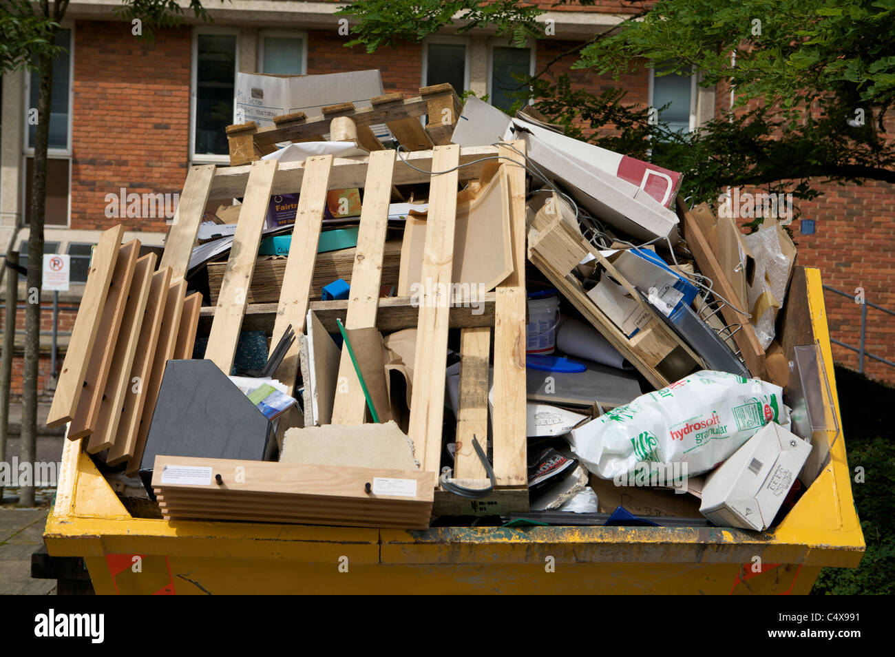 Skip Rubbish Stock Photos & Skip Rubbish Stock Images Alamy