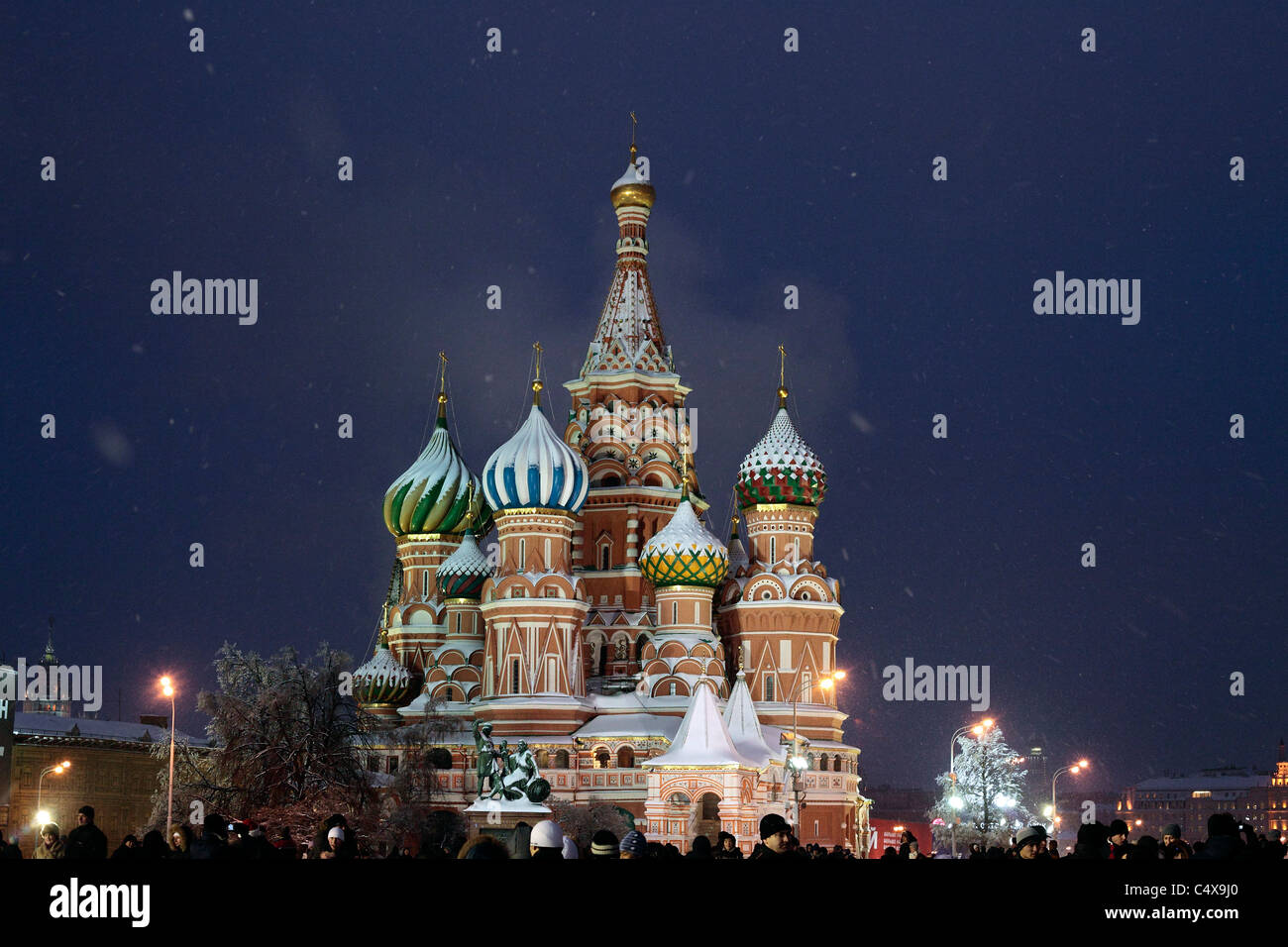 St basils cathedral snow hi-res stock photography and images - Alamy