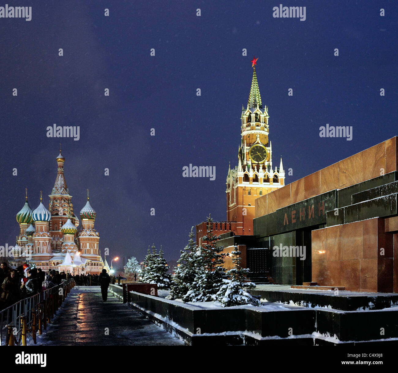 Saint basil's cathedral snow hi-res stock photography and images - Alamy