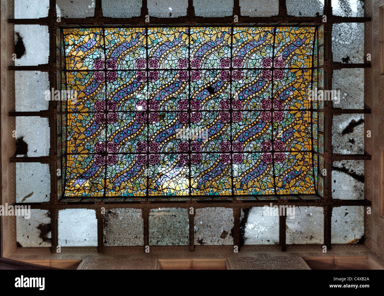 Stained glass ceiling art hi-res stock photography and images - Alamy