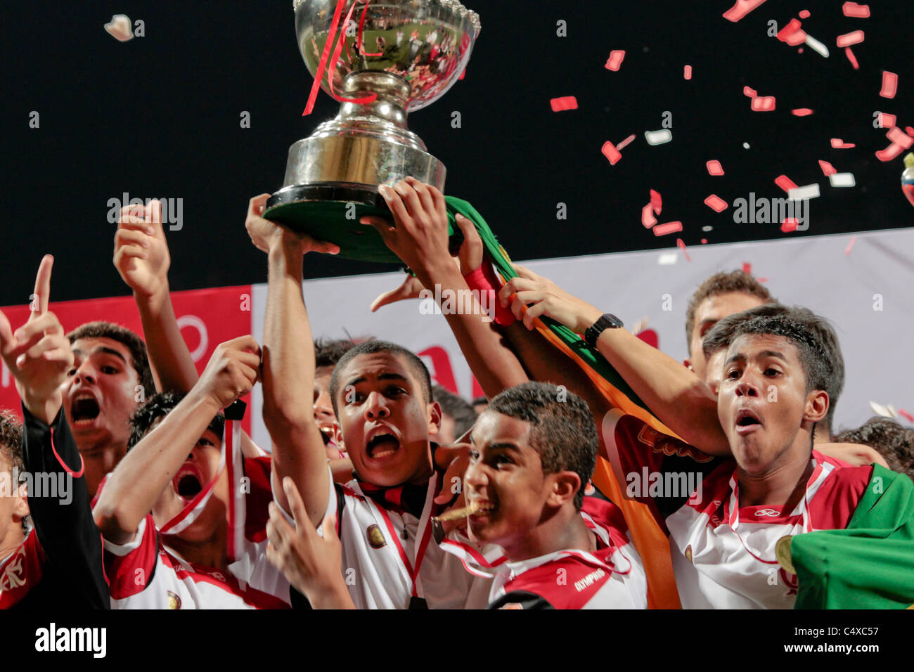 CR Flamengo players celebrate with the 23rd Lion City Cup trophy Stock Photo