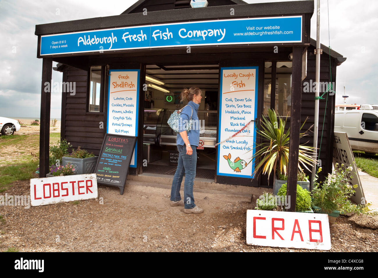 Woman fishmonger fish hires stock photography and images Alamy