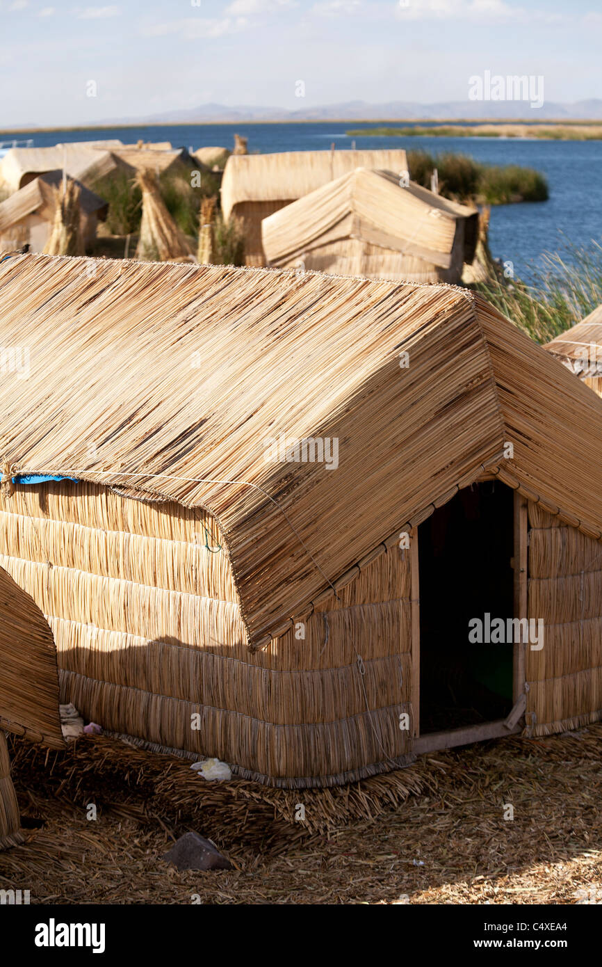 Reed hut hi-res stock photography and images - Alamy