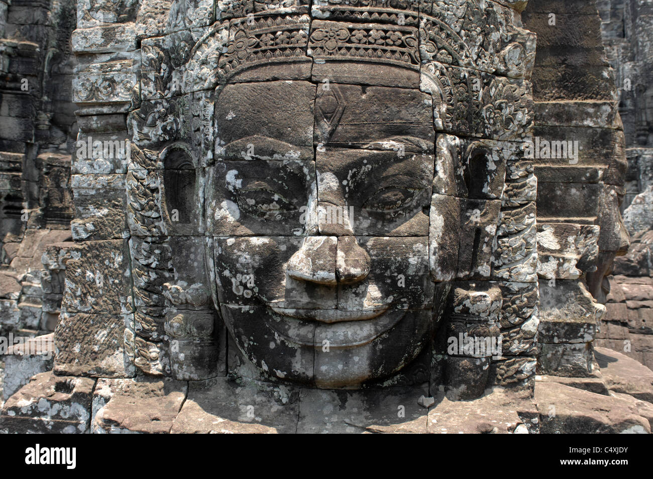 Antiche sculture d'arte Khmer bassorilievo sul muro nel tempio di Angkor Wat. Siem Reap città