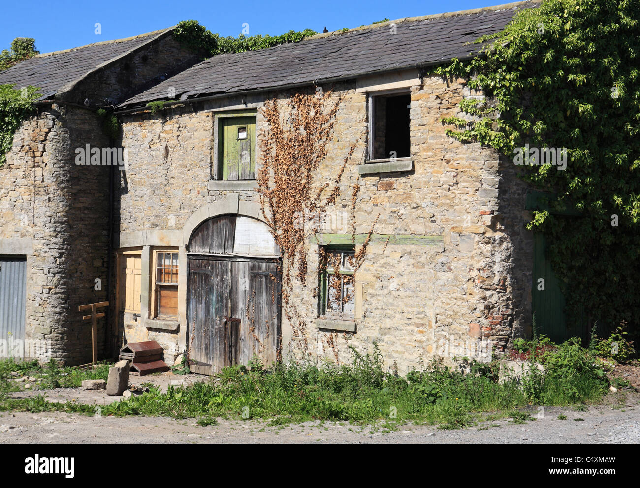 A derelict farm building within Richmond, North Yorkshire, England, UK Stock Photo
